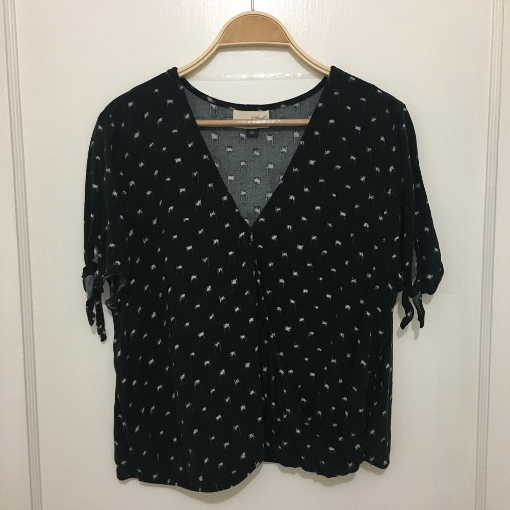 Universal Thread shirt with Madewell vibes 〰️